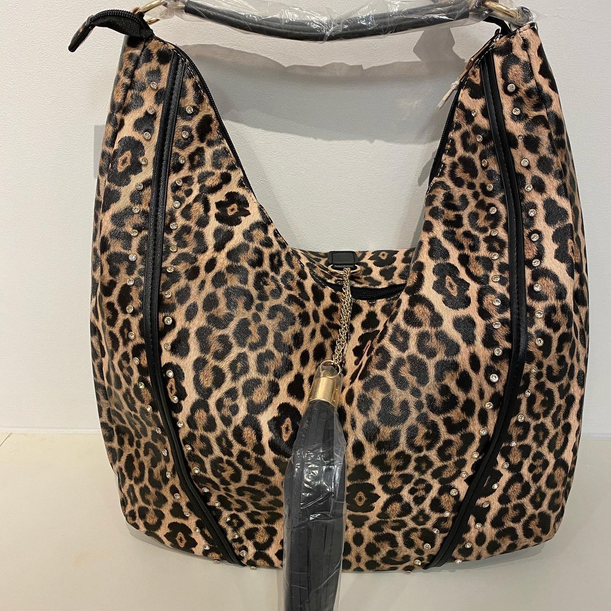 Gorgeous handbag with tassel
